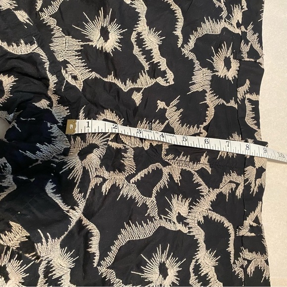 Banana Republic Stylish Black and Beige Patterned Shorts Sketchy Flower size 6 - Picture 9 of 10